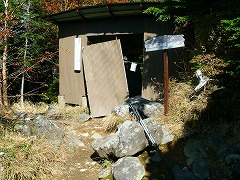 のぞき岩避難小屋